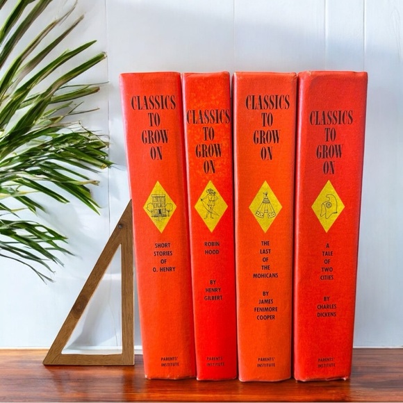 VINTAGE 1966 ‘Classics to Grow On’ Set of 4 Books - Robin Hood, Dickens, & More - Picture 2 of 13